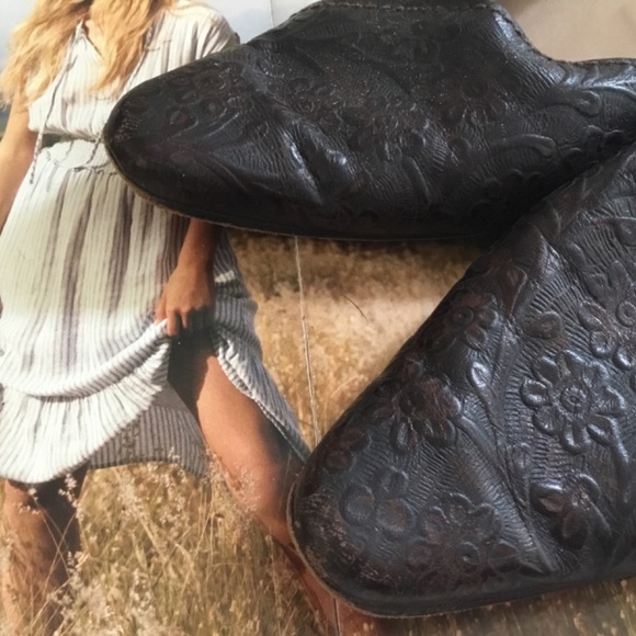 Henry Beguelin Brown Leather Embossed Flats: Women's 8.5; Box Included. - Picture 6 of 9